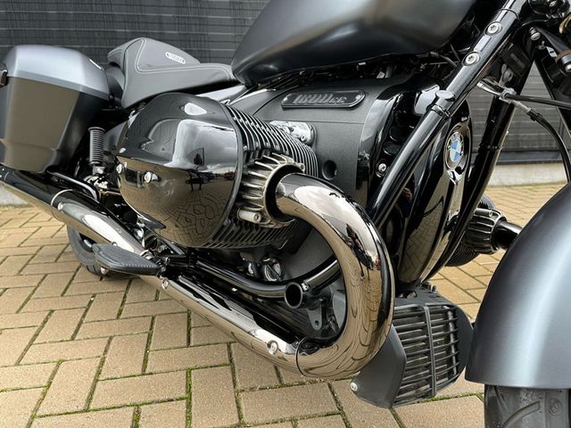 bmw - r-18-rocktane
