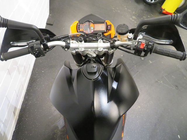 ktm - 990-supermoto-r