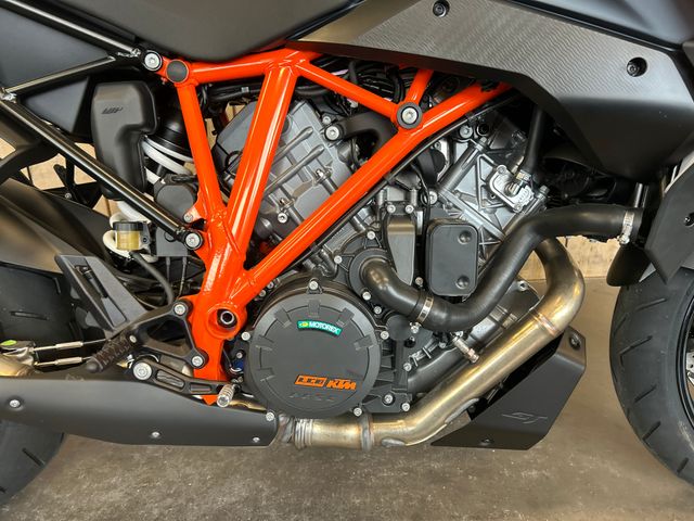 ktm - 1290-super-duke-gt