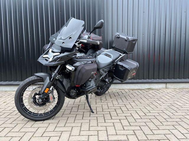 bmw - r-1300-gs-adventure-triple-black