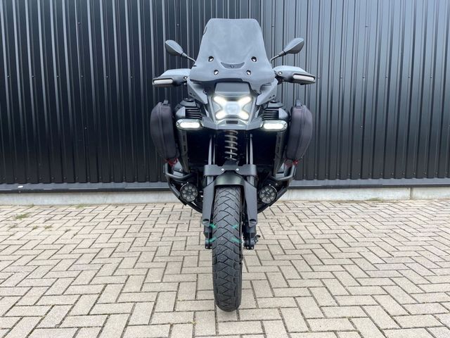 bmw - r-1300-gs-adventure-triple-black