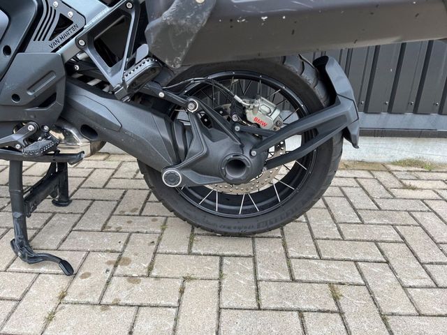 bmw - r-1300-gs-adventure-triple-black