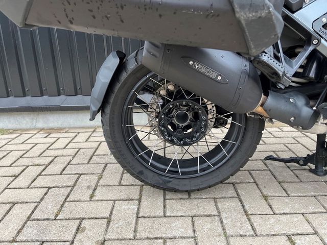 bmw - r-1300-gs-adventure-triple-black