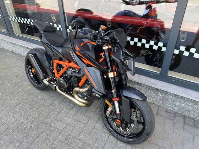 ktm - 1390-super-duke-r