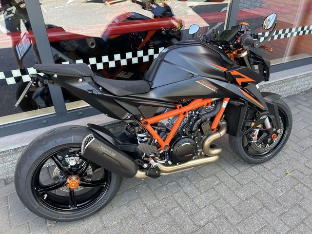 ktm - 1390-super-duke-r