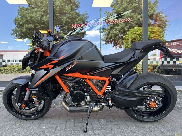 ktm - 1390-super-duke-r