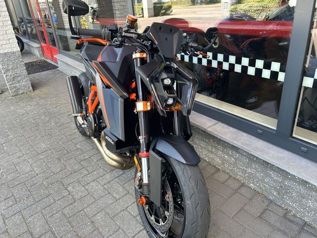 ktm - 1390-super-duke-r