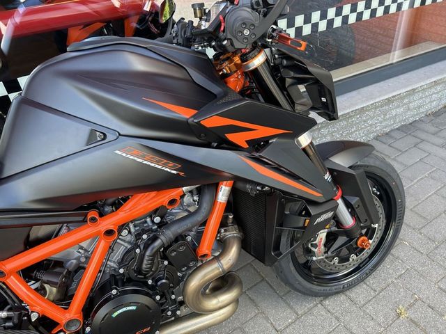ktm - 1390-super-duke-r