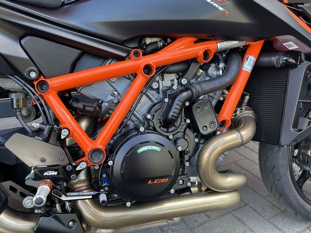 ktm - 1390-super-duke-r