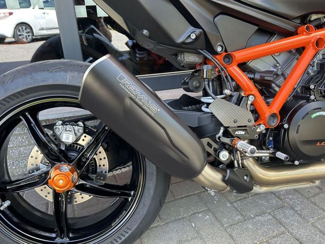 ktm - 1390-super-duke-r