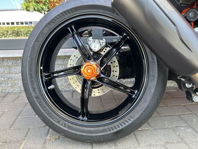ktm - 1390-super-duke-r