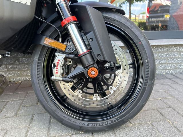 ktm - 1390-super-duke-r
