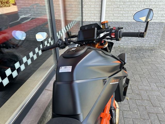 ktm - 1390-super-duke-r