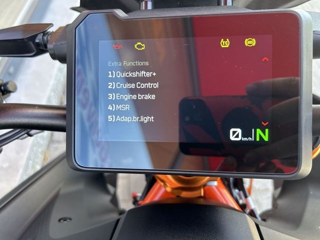 ktm - 1390-super-duke-r