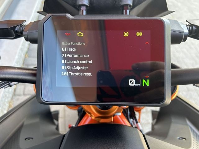 ktm - 1390-super-duke-r