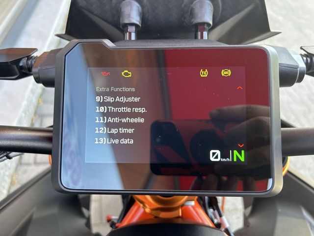 ktm - 1390-super-duke-r