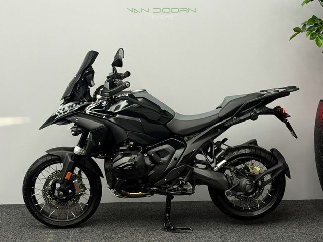 bmw - r-1300-gs-triple-black