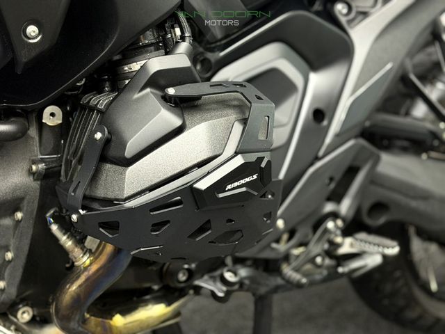 bmw - r-1300-gs-triple-black