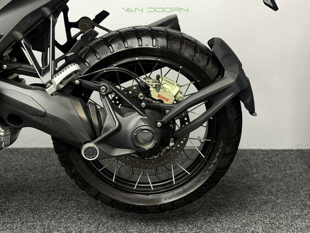 bmw - r-1300-gs-triple-black