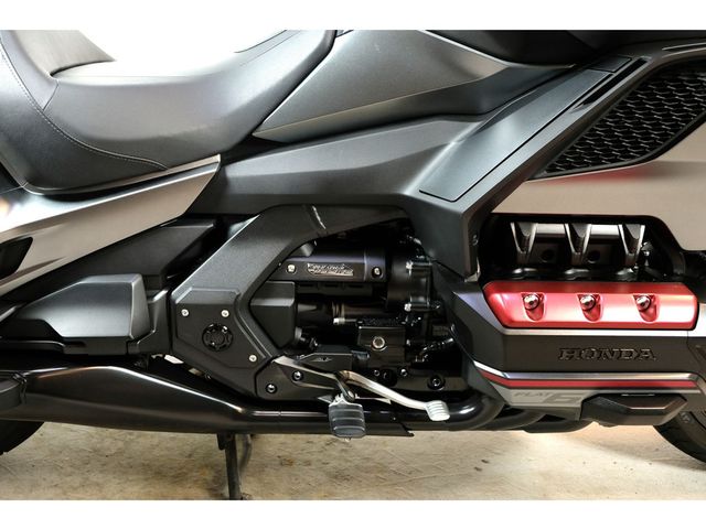 honda - gl-1800-goldwing-bagger-dct