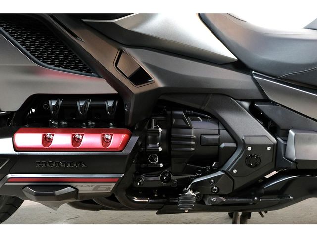 honda - gl-1800-goldwing-bagger-dct