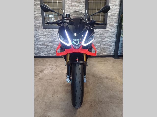 aprilia - tuono--v4-1100-factory