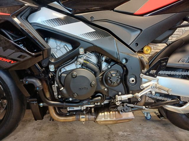aprilia - tuono--v4-1100-factory