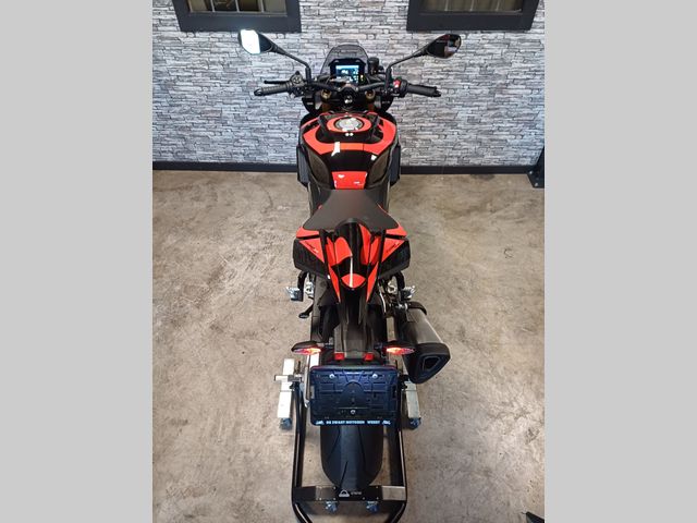 aprilia - tuono--v4-1100-factory