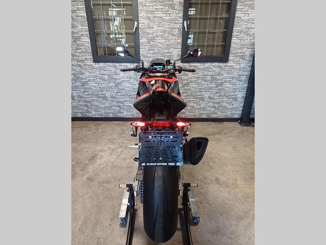 aprilia - tuono--v4-1100-factory