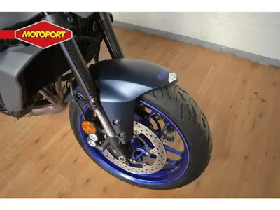 YAMAHA MT 09 Y-AMT – foto 3