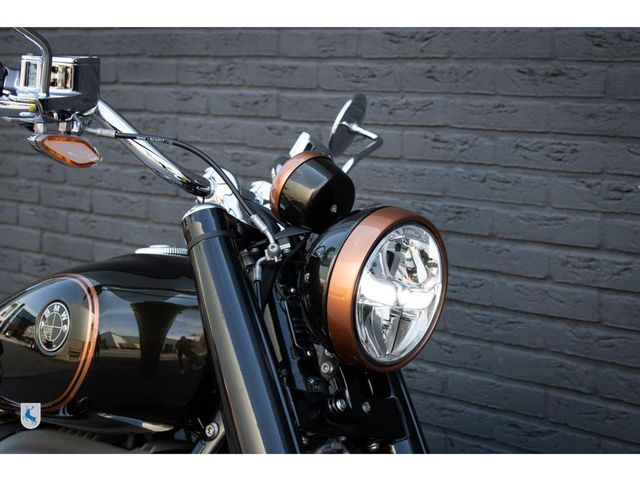 bmw - r-18