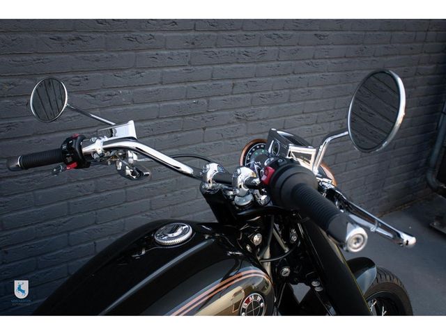 bmw - r-18