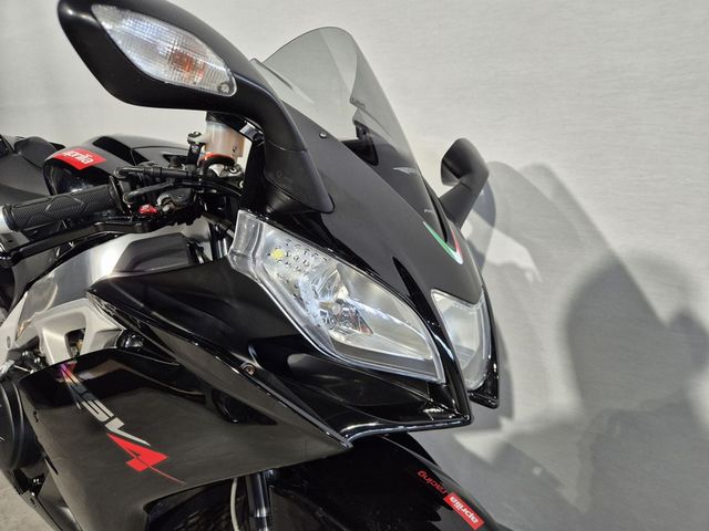 aprilia - rsv-4-r