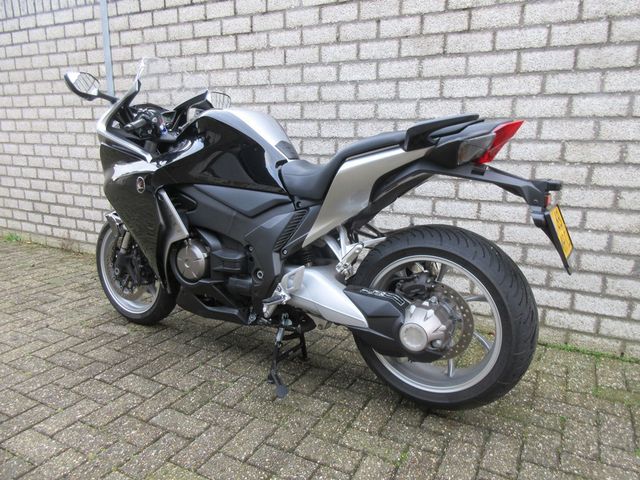 honda - vfr-1200-f-c-abs-dct