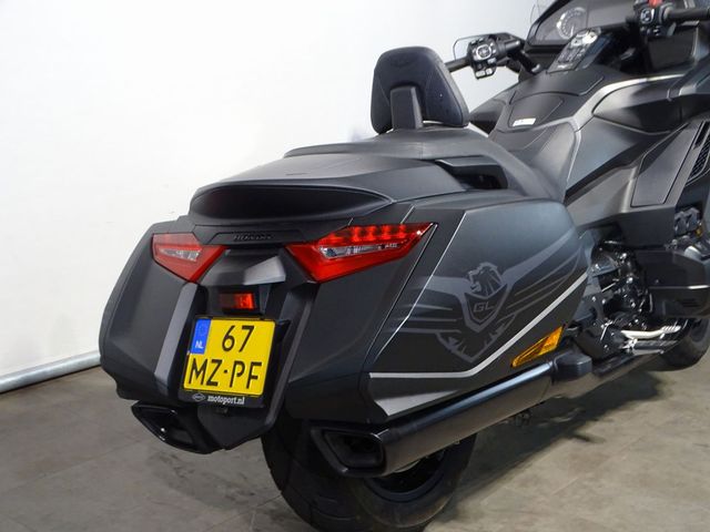 honda - gl-1800-goldwing-bagger