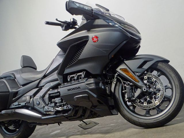 honda - gl-1800-goldwing-bagger