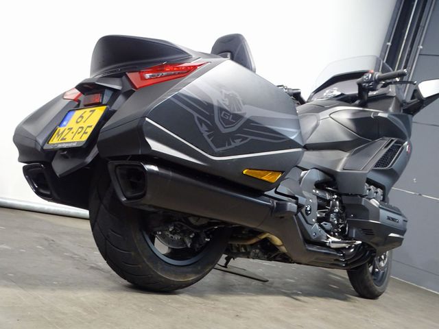 honda - gl-1800-goldwing-bagger