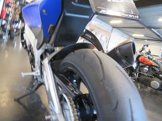 aprilia - tuono-v4-r-aprc