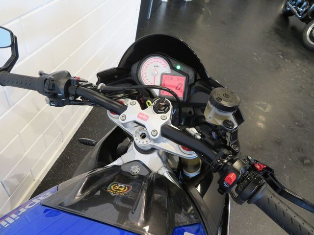 aprilia - tuono-v4-r-aprc