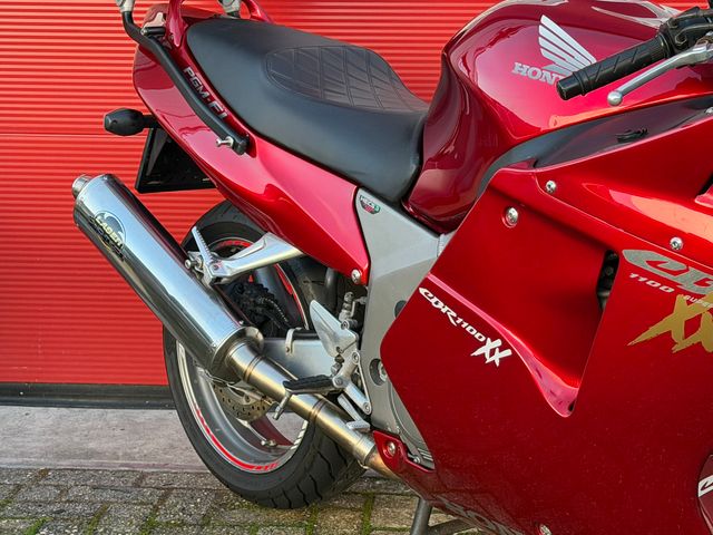 honda - cbr-1100--xx-super-blackbird