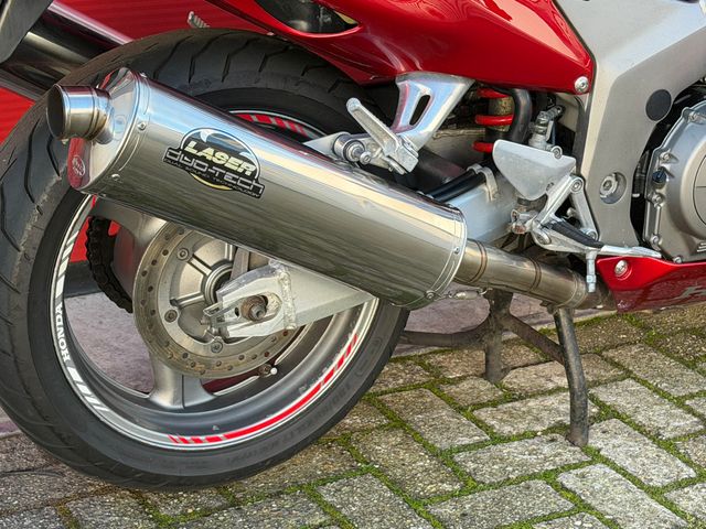 honda - cbr-1100--xx-super-blackbird