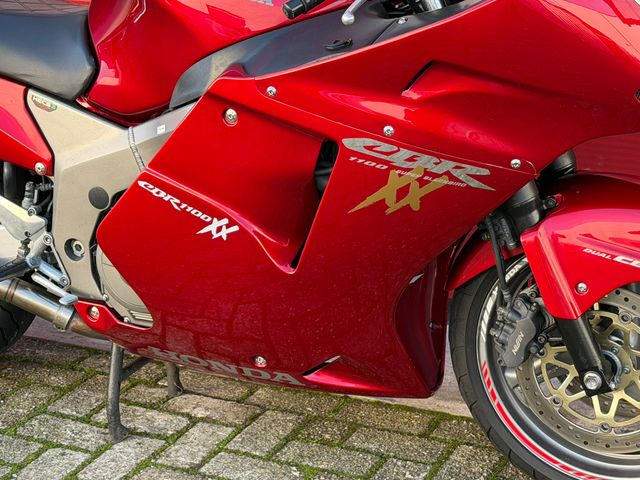 honda - cbr-1100--xx-super-blackbird