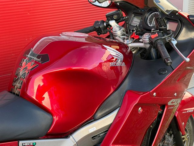 honda - cbr-1100--xx-super-blackbird