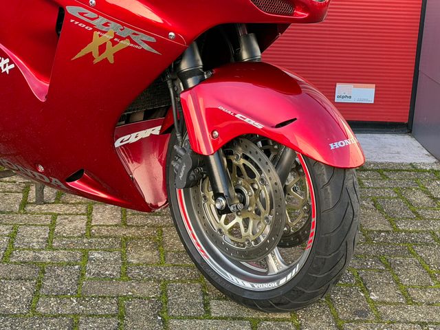 honda - cbr-1100--xx-super-blackbird