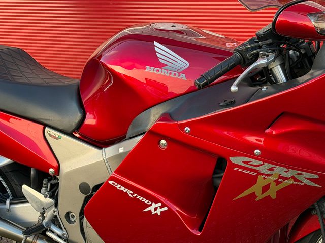 honda - cbr-1100--xx-super-blackbird