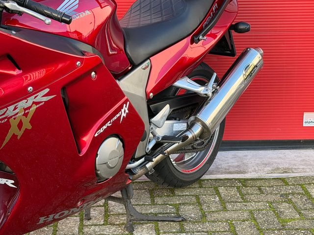 honda - cbr-1100--xx-super-blackbird