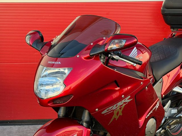 honda - cbr-1100--xx-super-blackbird