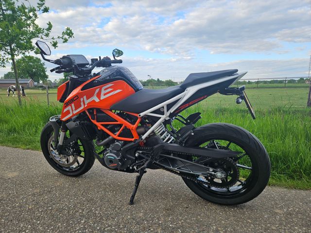 ktm - 390-duke