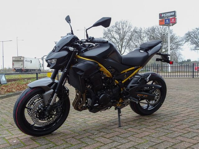kawasaki - z900
