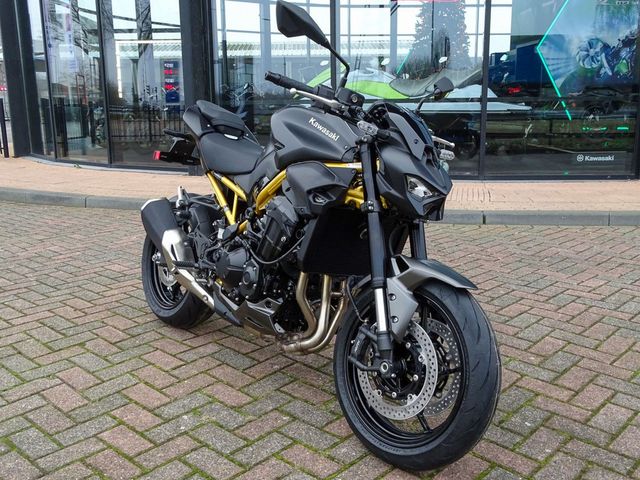 kawasaki - z900